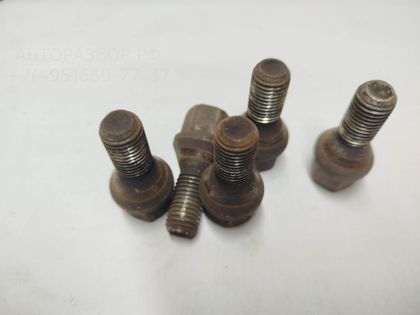 Болт колесный