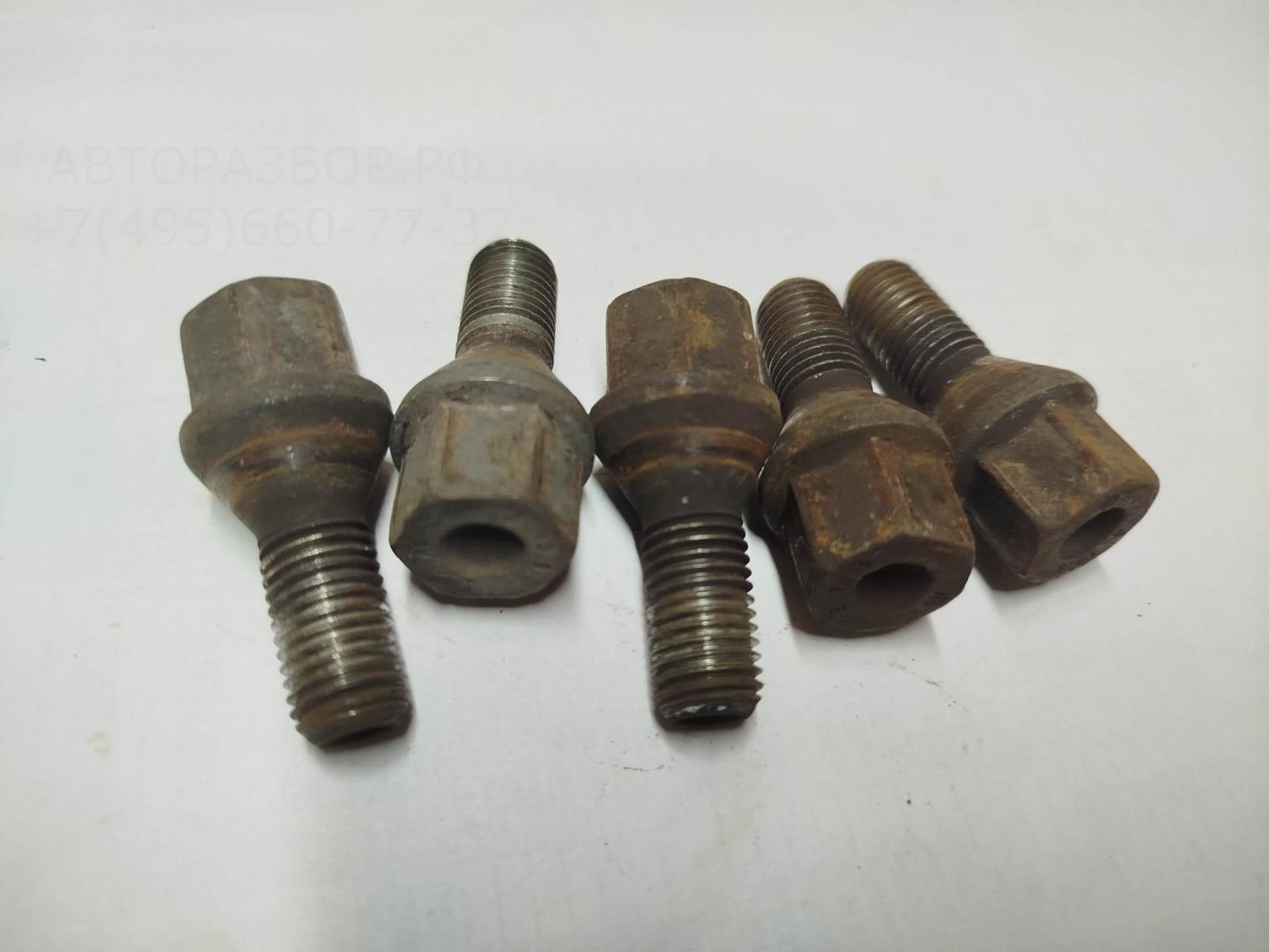 Болт колесный