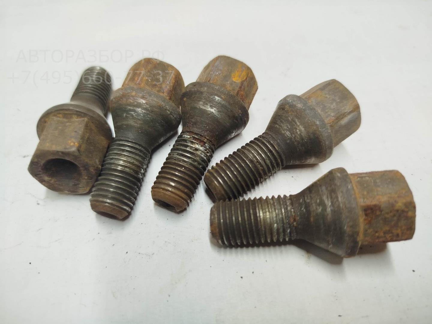 Болт колесный