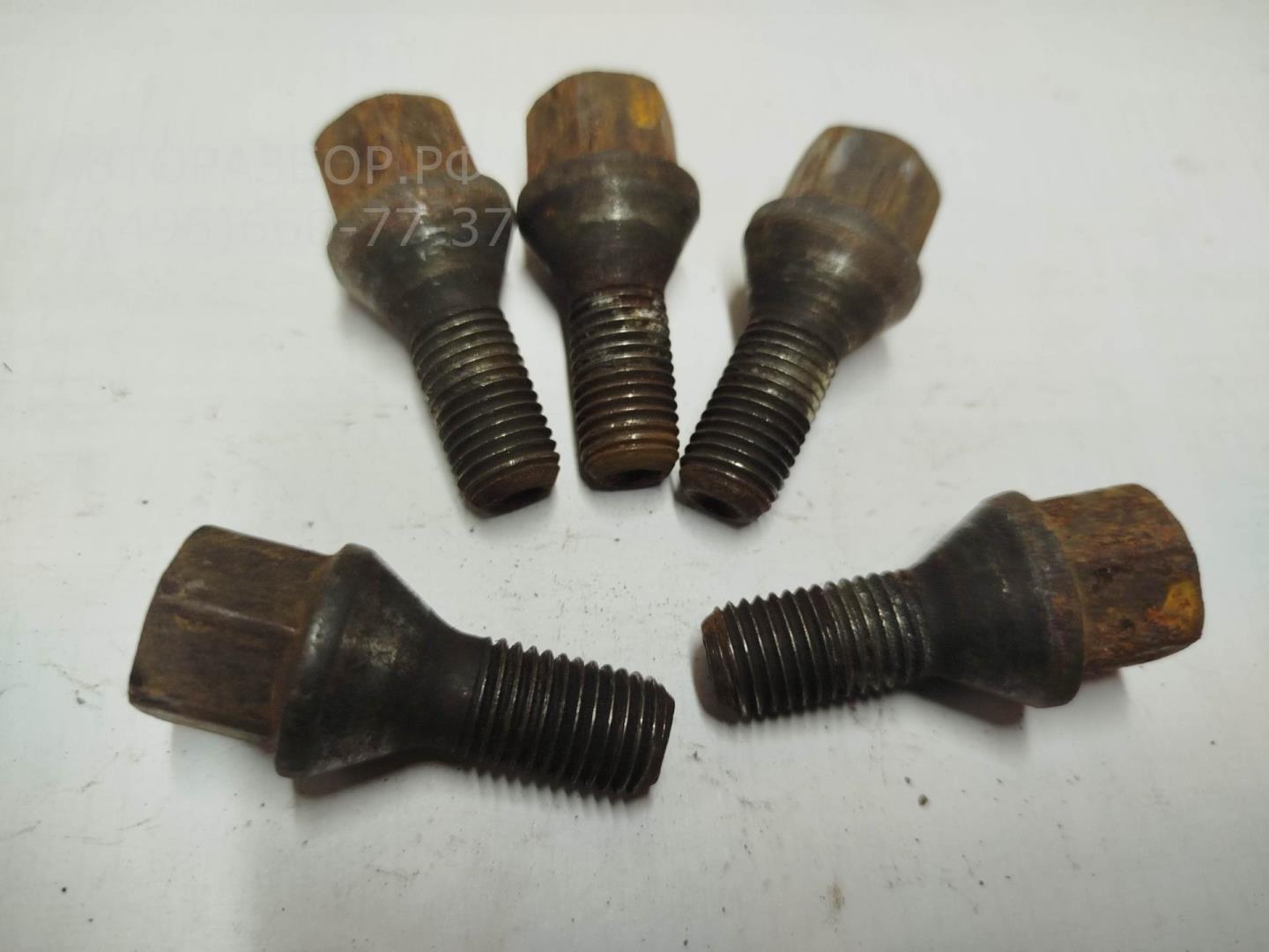 Болт колесный