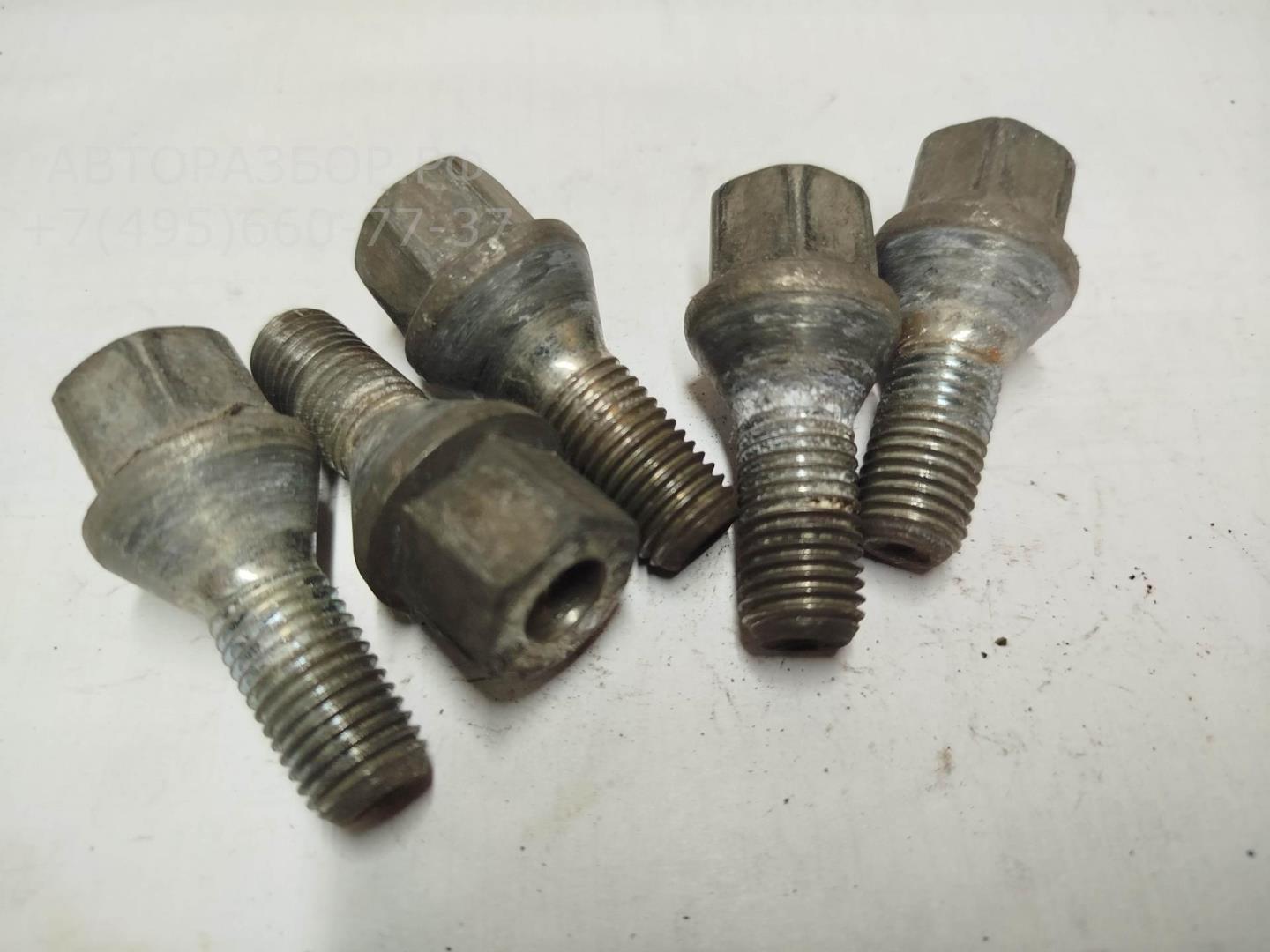 Болт колесный