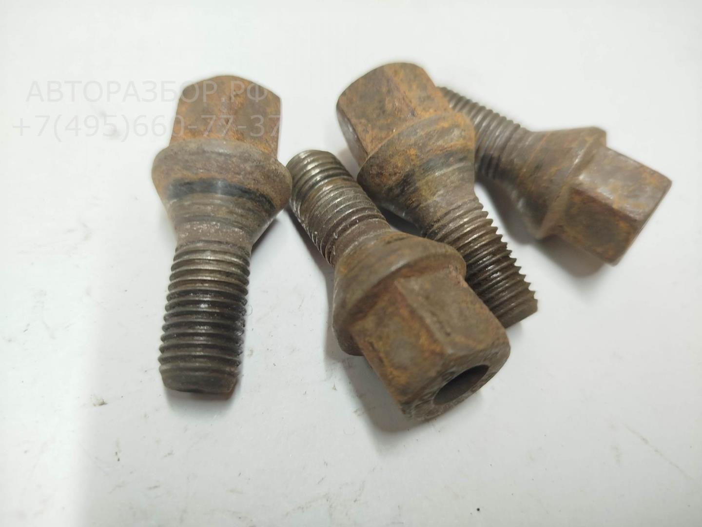 Болт колесный