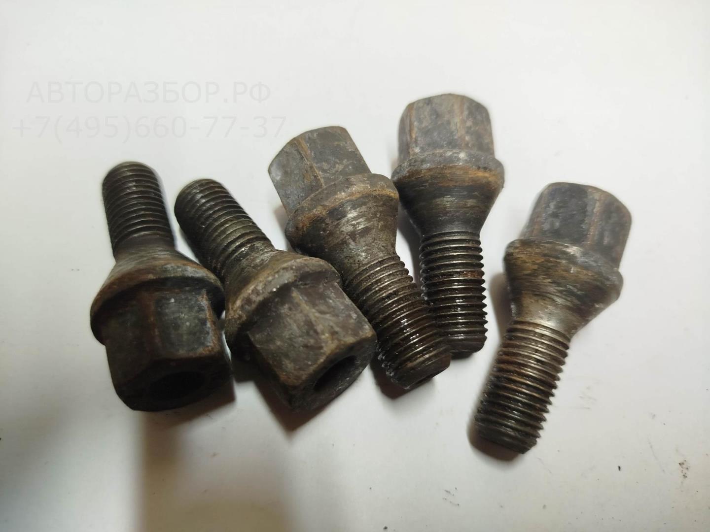 Болт колесный