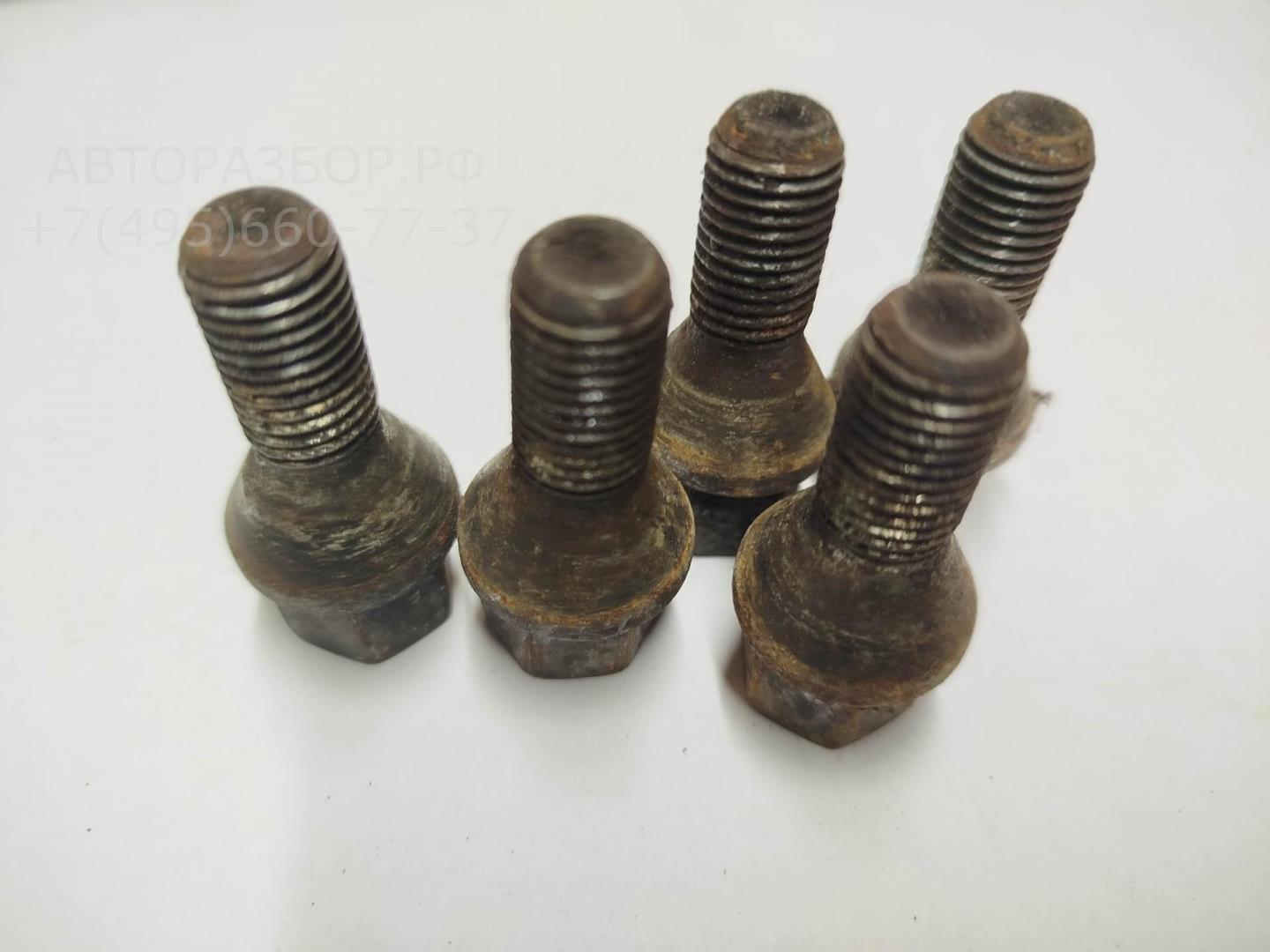 Болт колесный