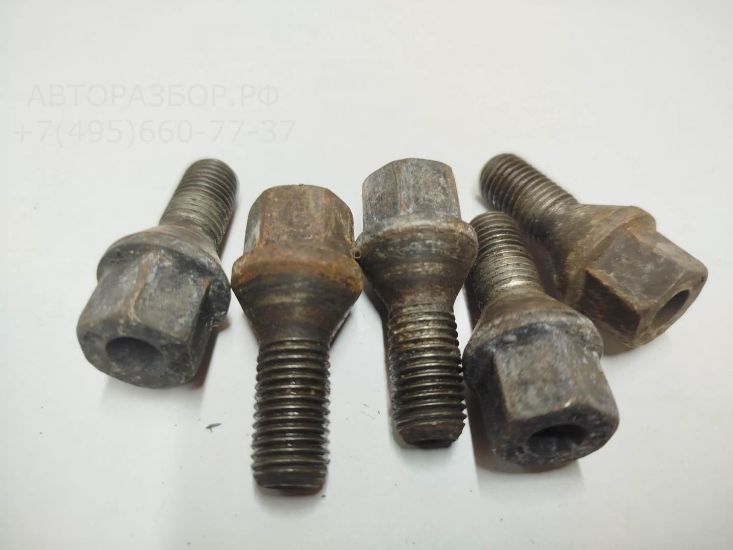 Болт колесный