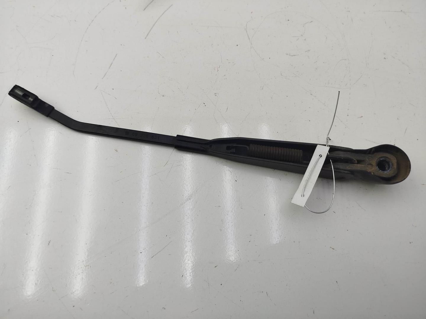 Поводок стеклоочистителя заднего