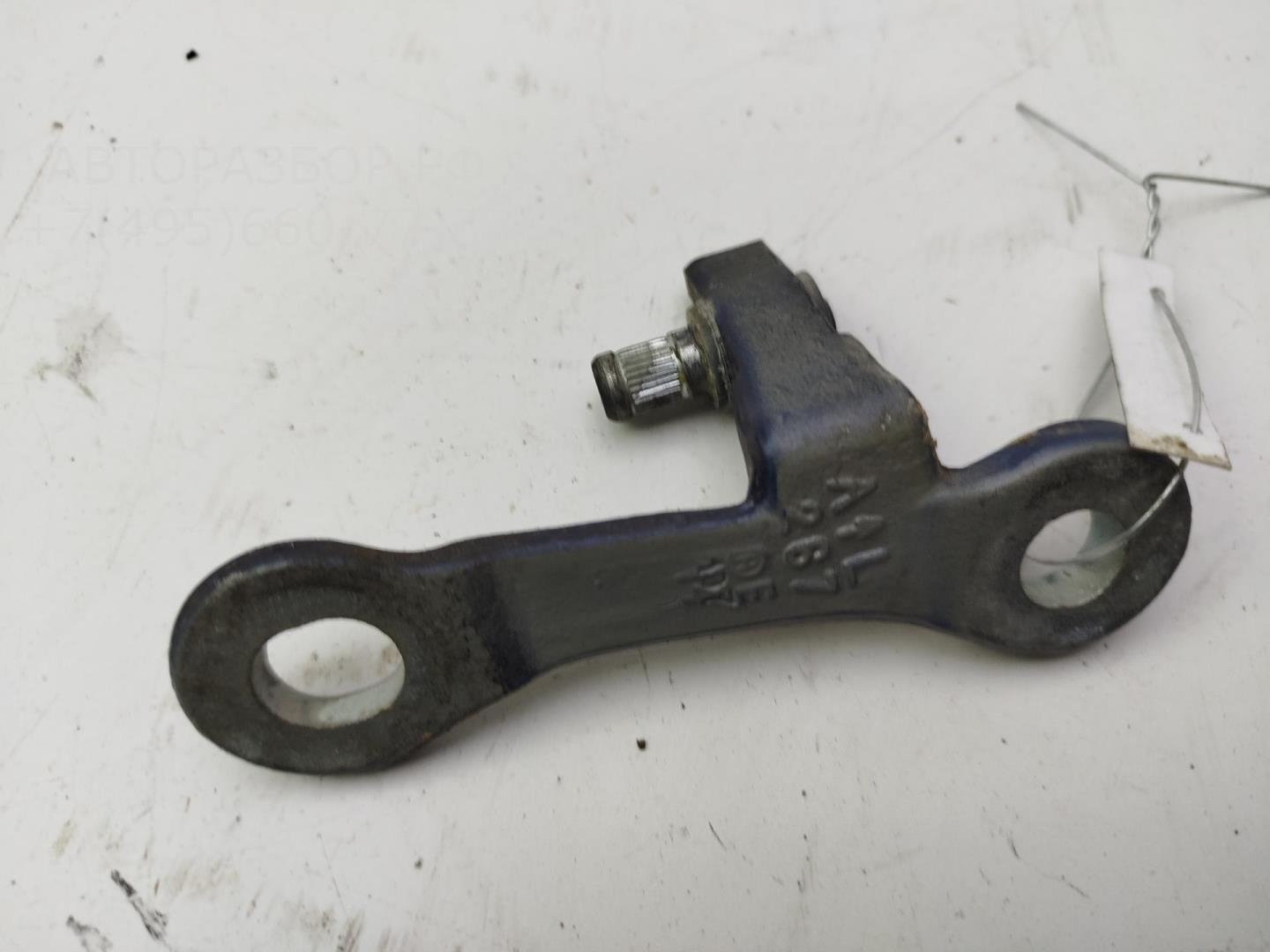 Петля двери