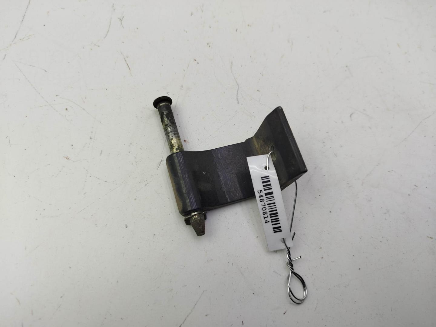 Петля крышки багажника