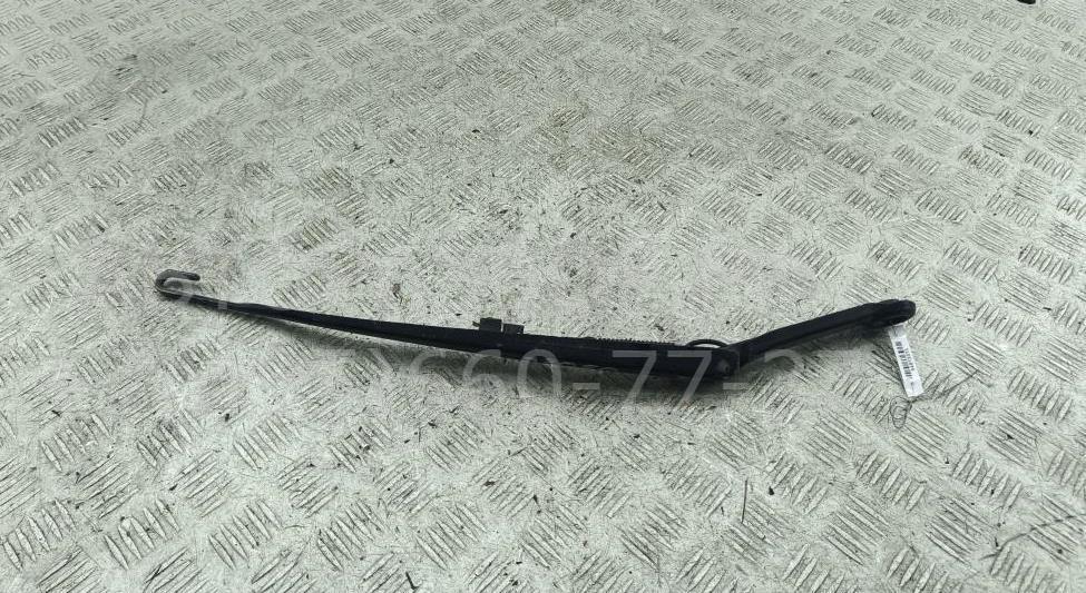 Поводок стеклоочистителя передний левый