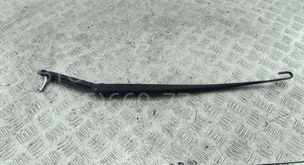 Поводок стеклоочистителя передний правый