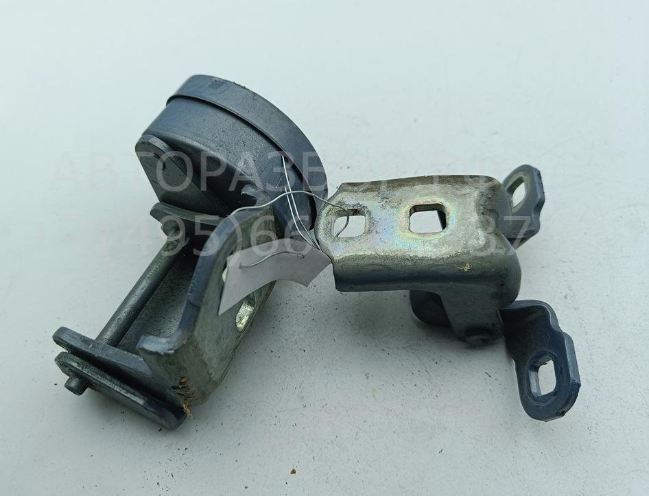 Петля двери