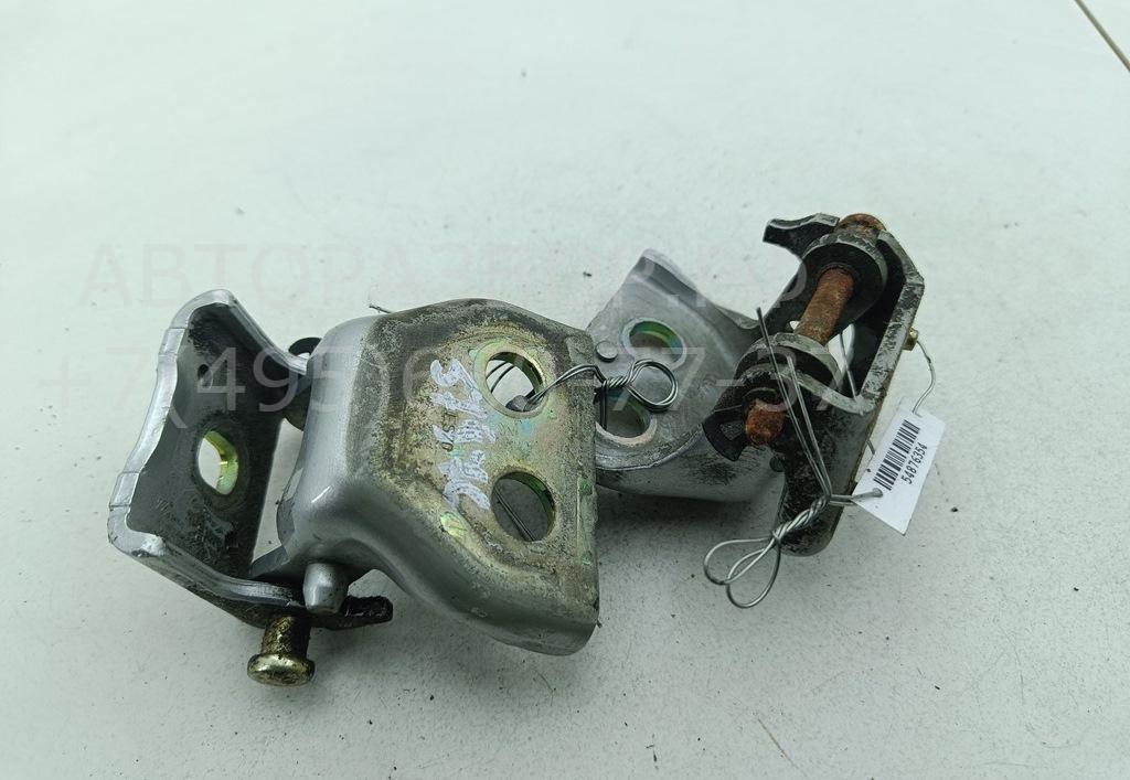 Петля двери