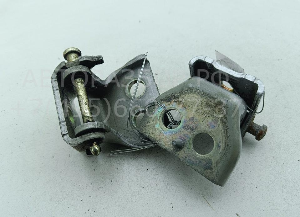 Петля двери