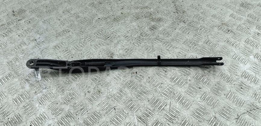 Поводок стеклоочистителя передний левый