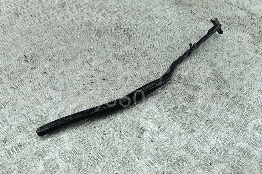 Поводок стеклоочистителя передний правый