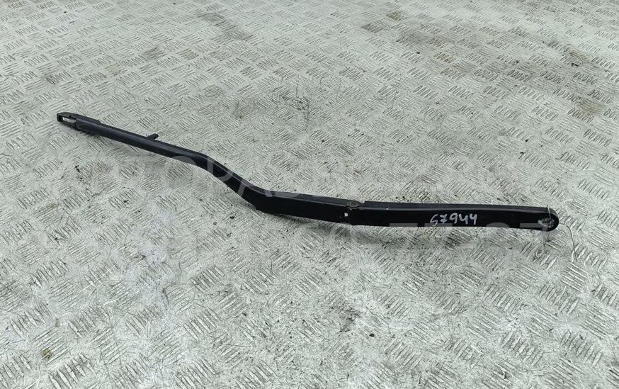 Поводок стеклоочистителя передний правый