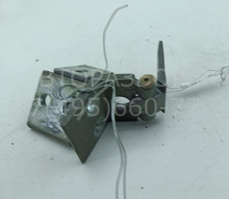 Петля двери