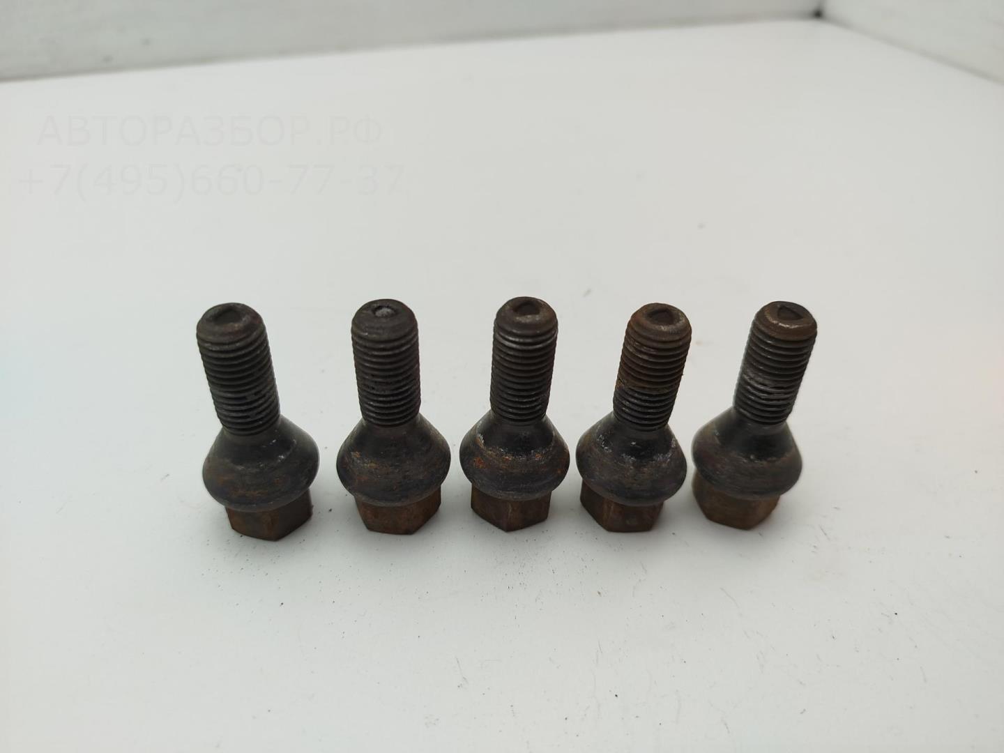 Болт колесный