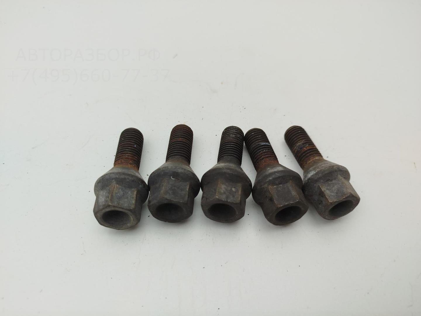 Болт колесный