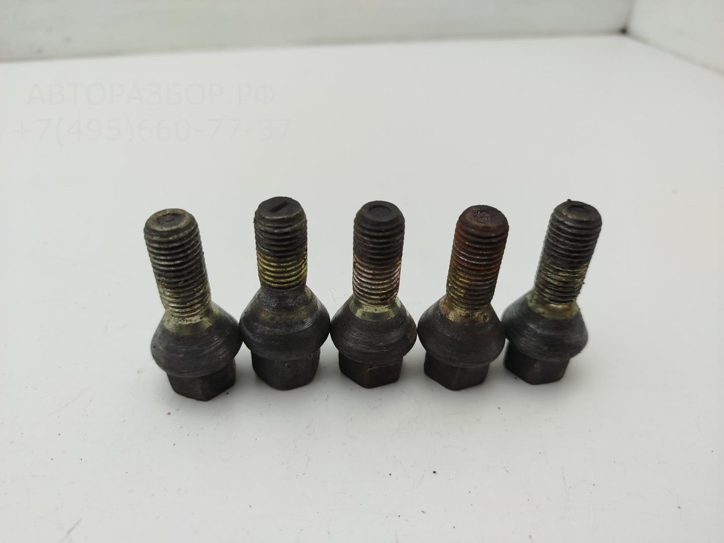 Болт колесный