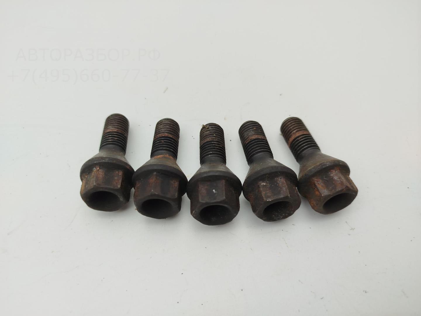 Болт колесный