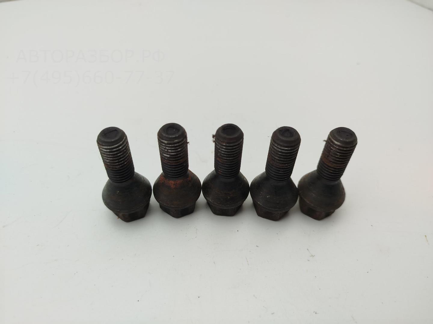 Болт колесный