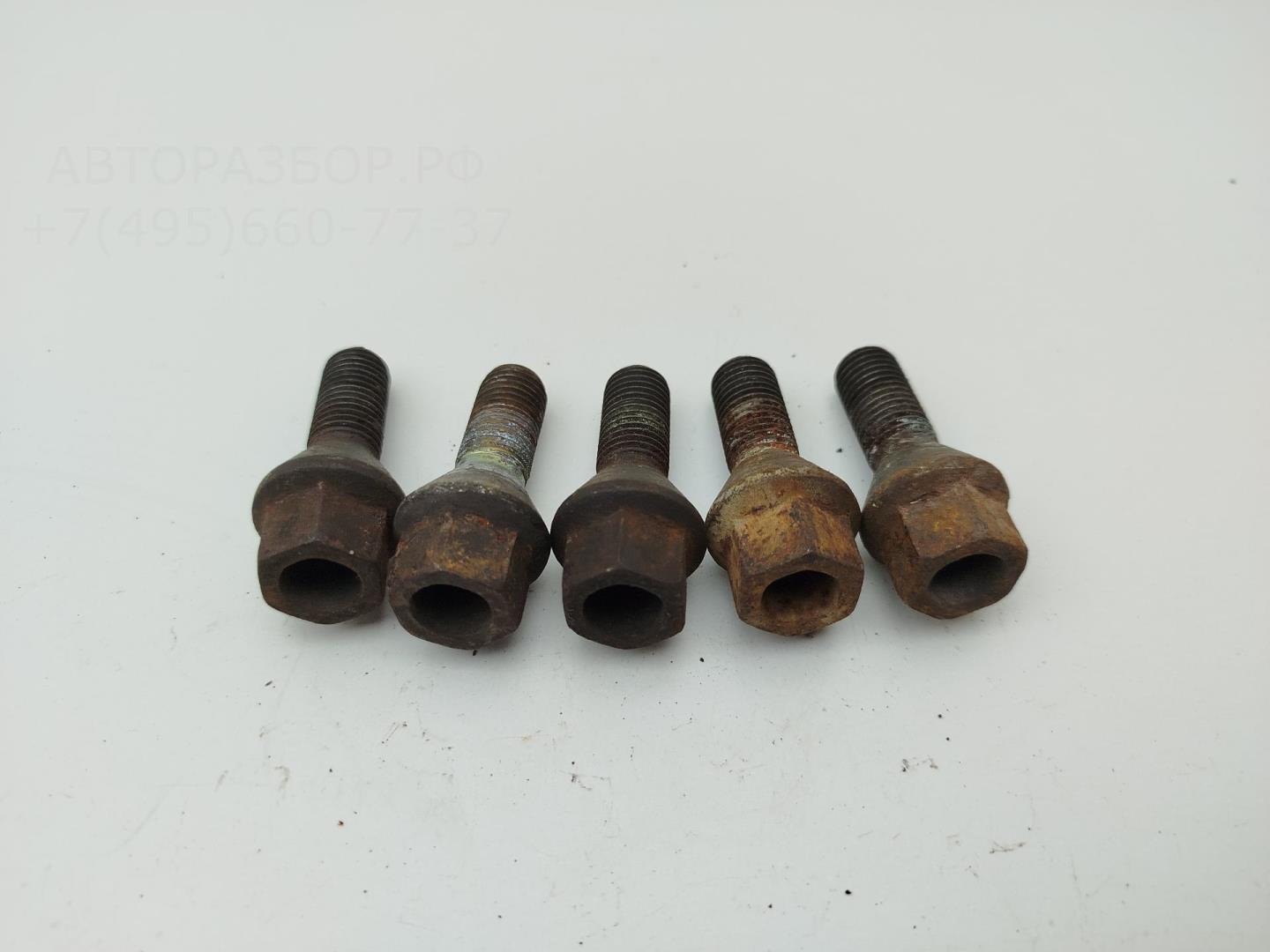 Болт колесный