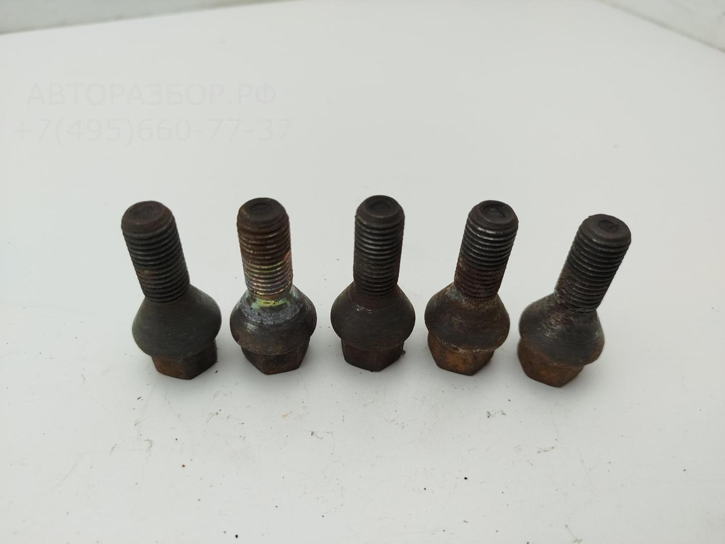 Болт колесный