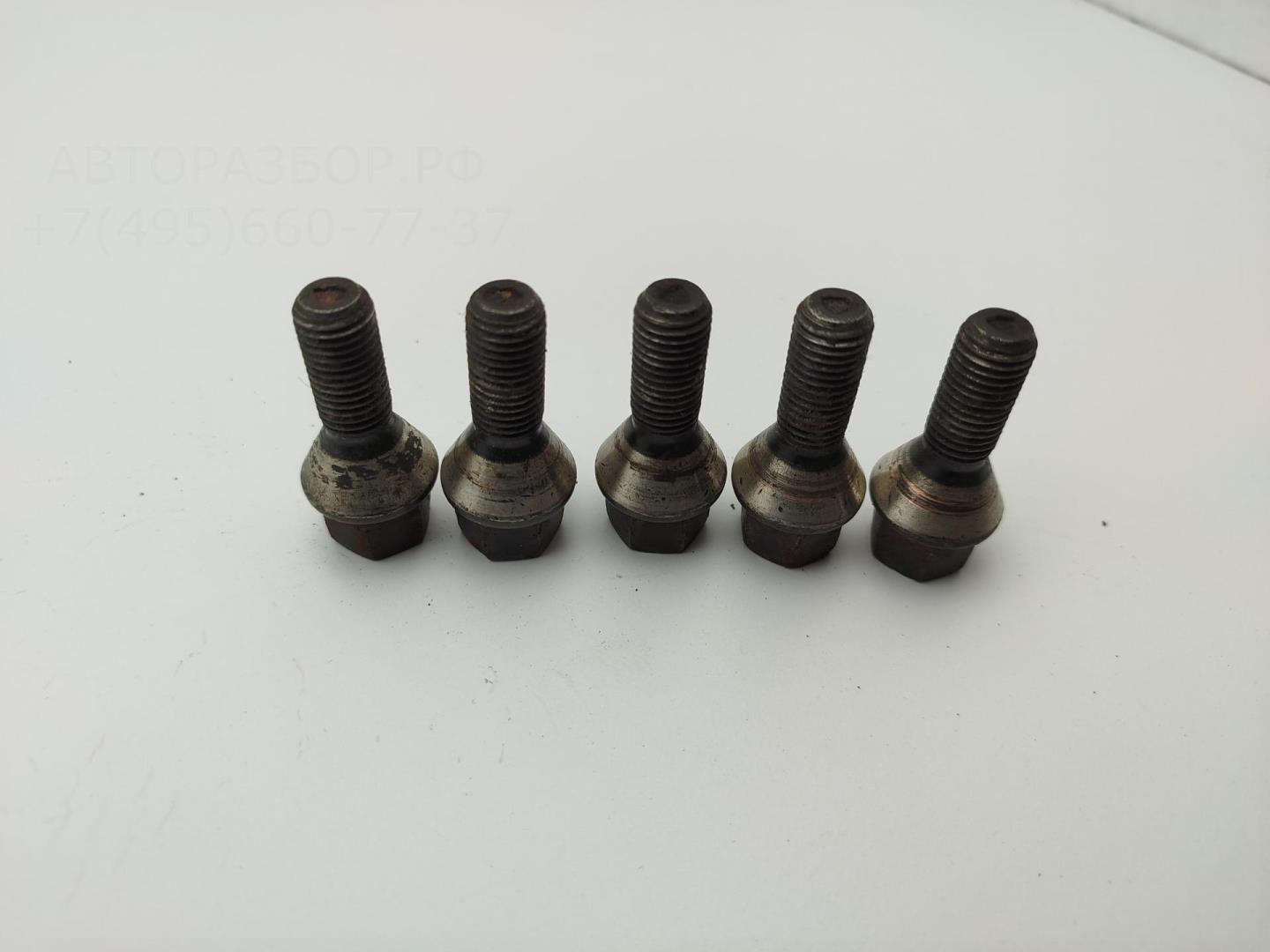 Болт колесный