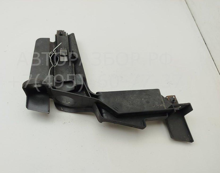 Крепеж фары