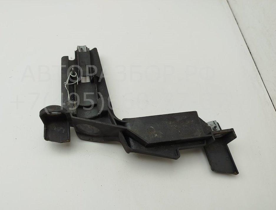 Крепеж фары