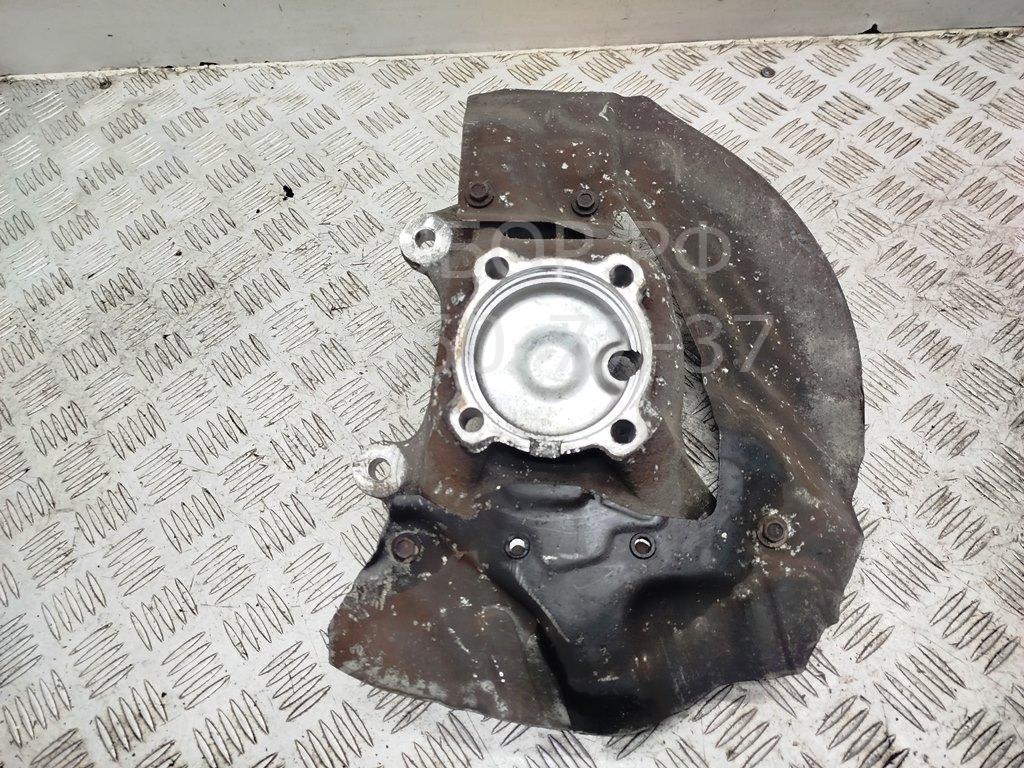 Кулак поворотный передний правый