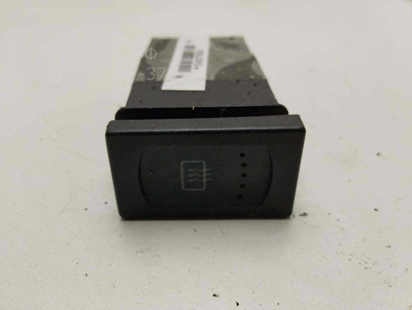 Кнопка обогрева заднего стекла