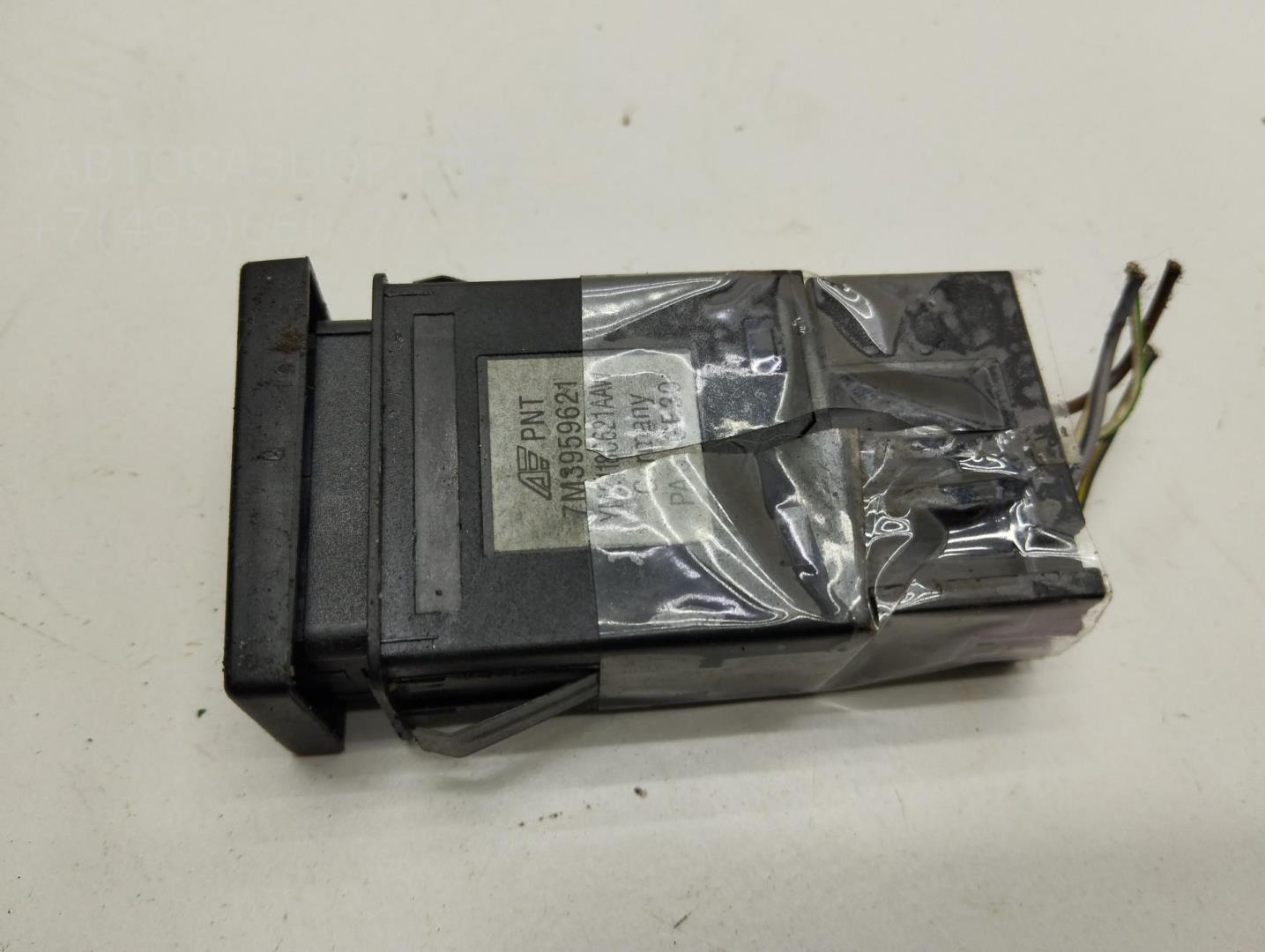 Кнопка обогрева заднего стекла