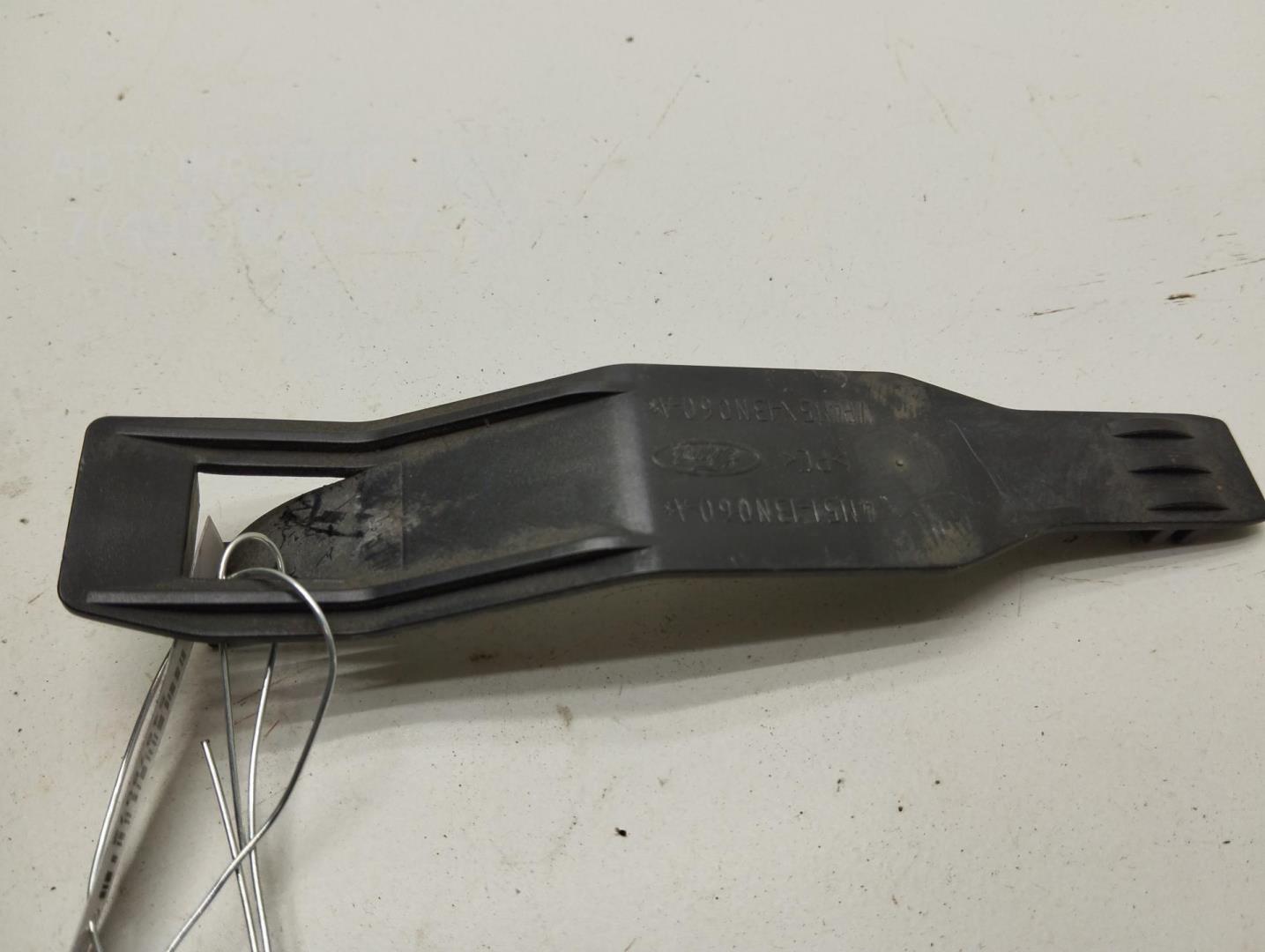 Крепеж фары