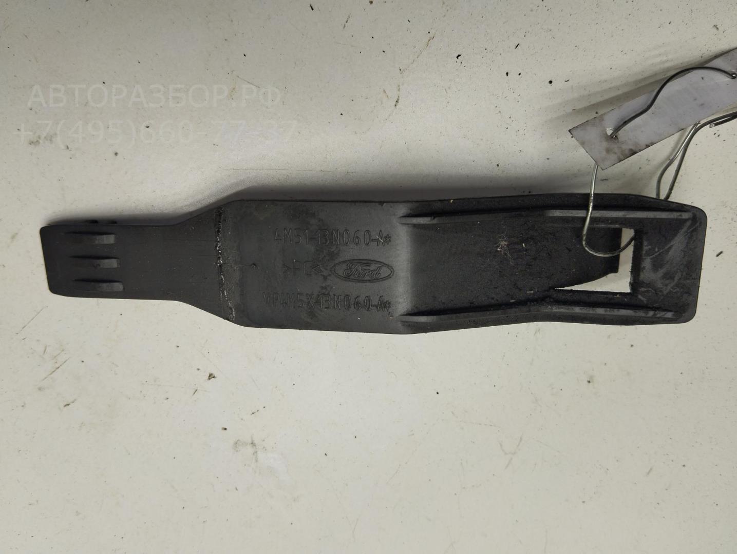 Кронштейн фар правый