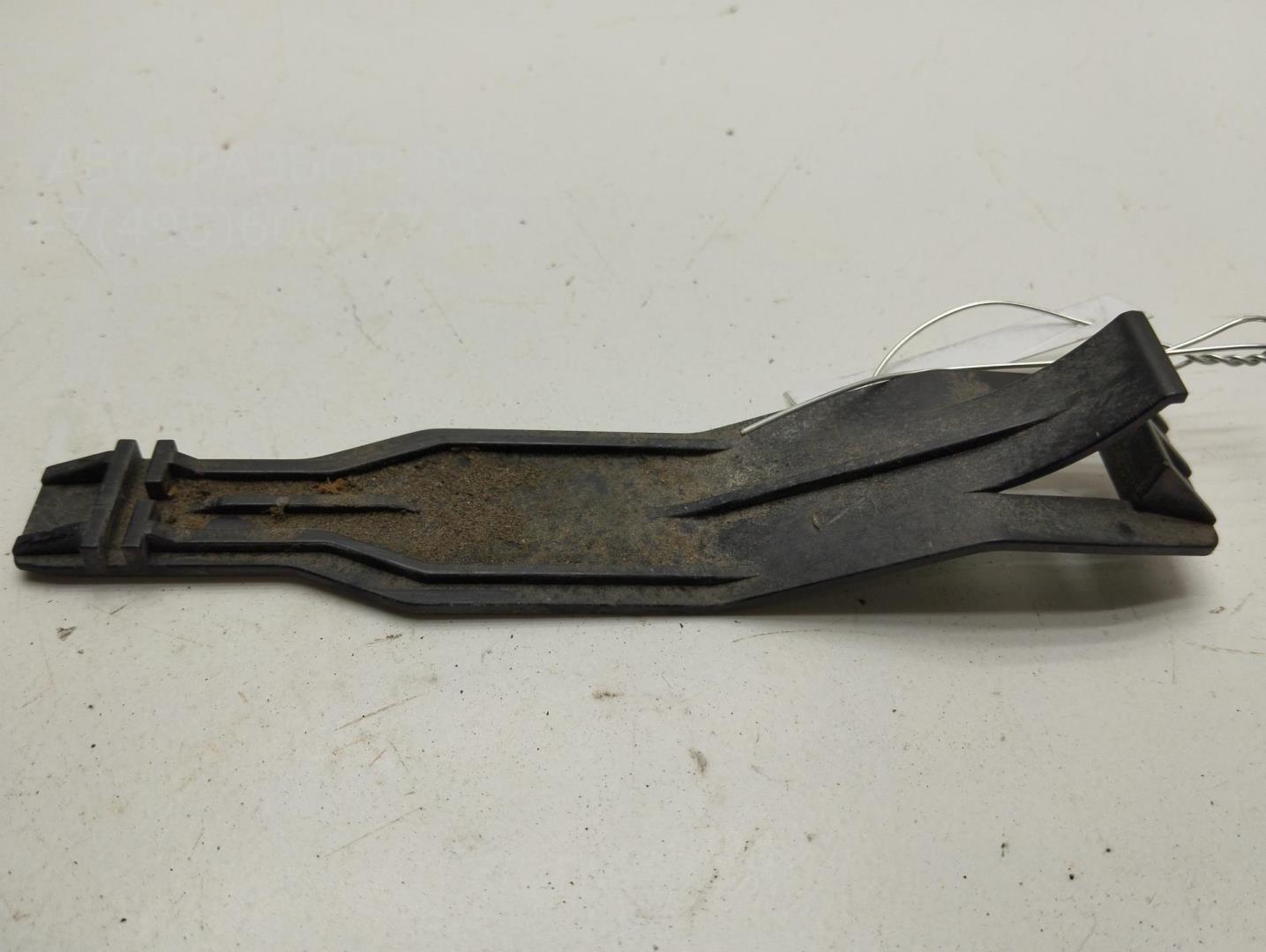 Крепеж фары