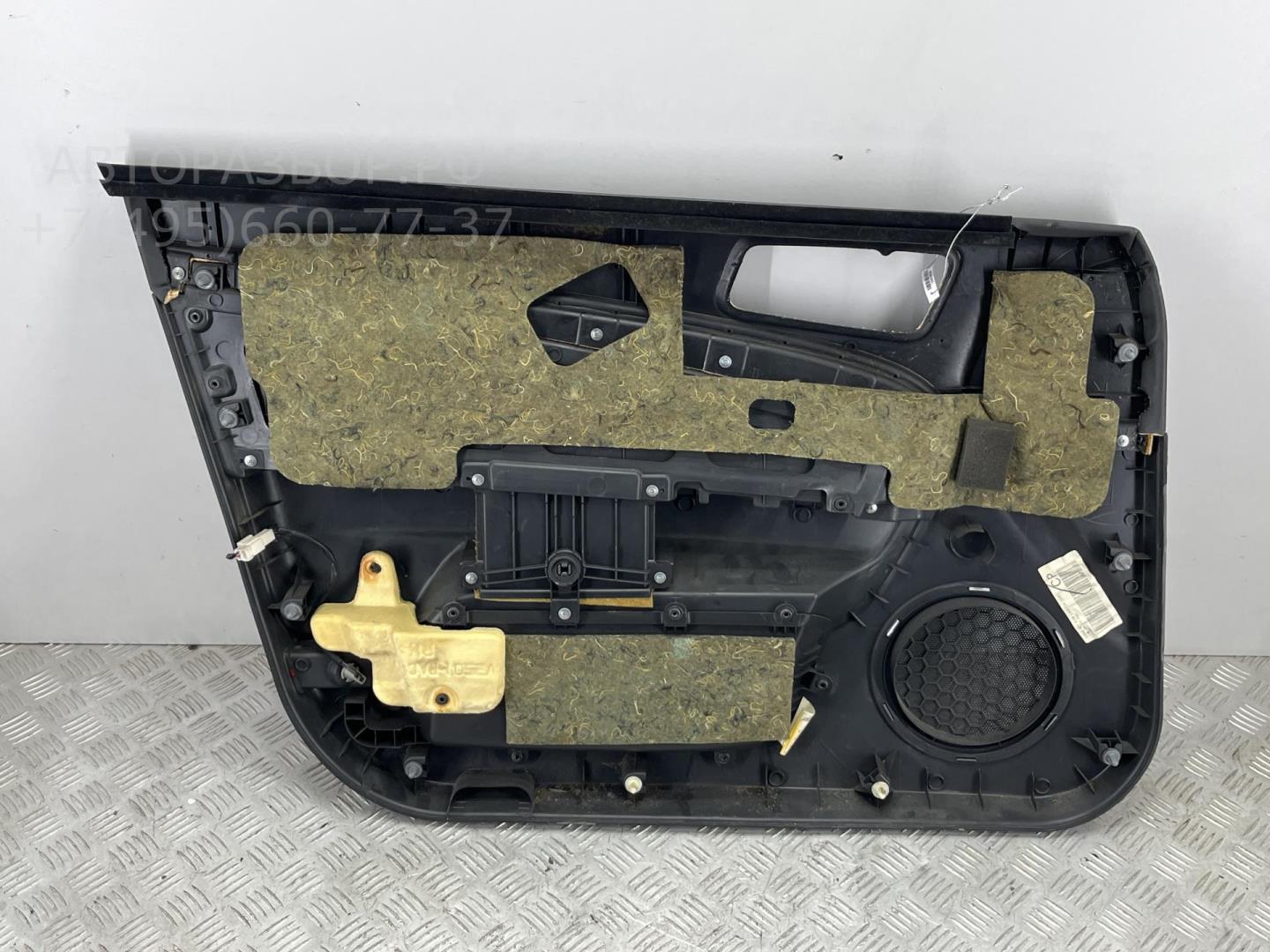 Обшивка двери передней правой