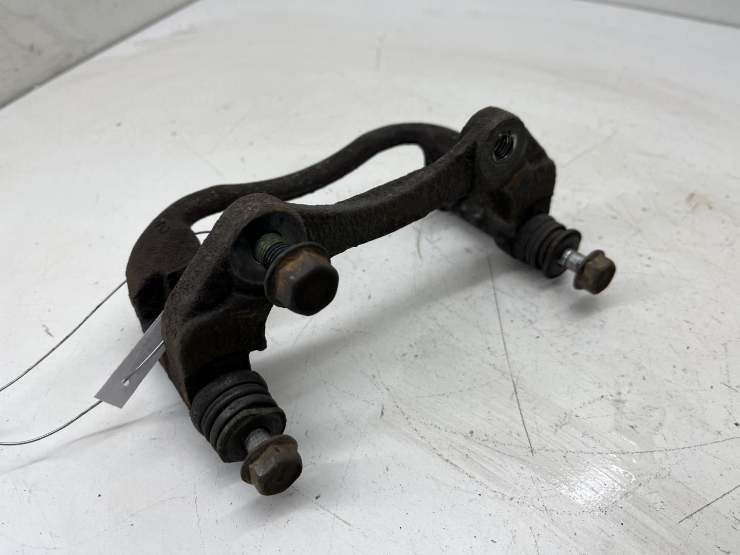 Скоба суппорта заднего