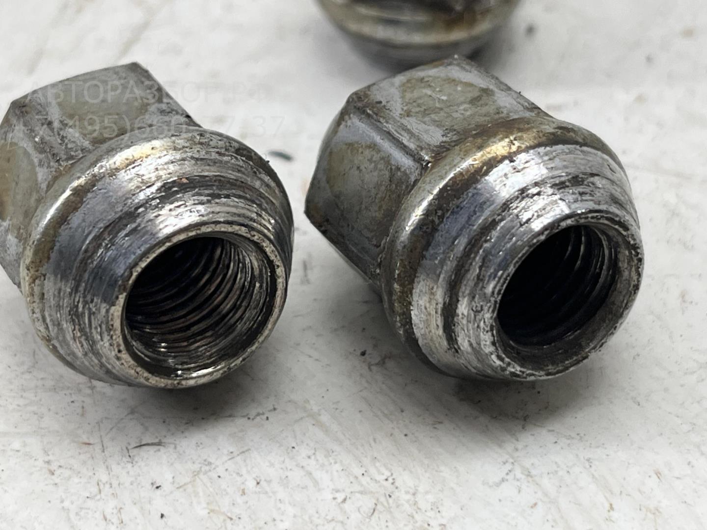 Болт колесный