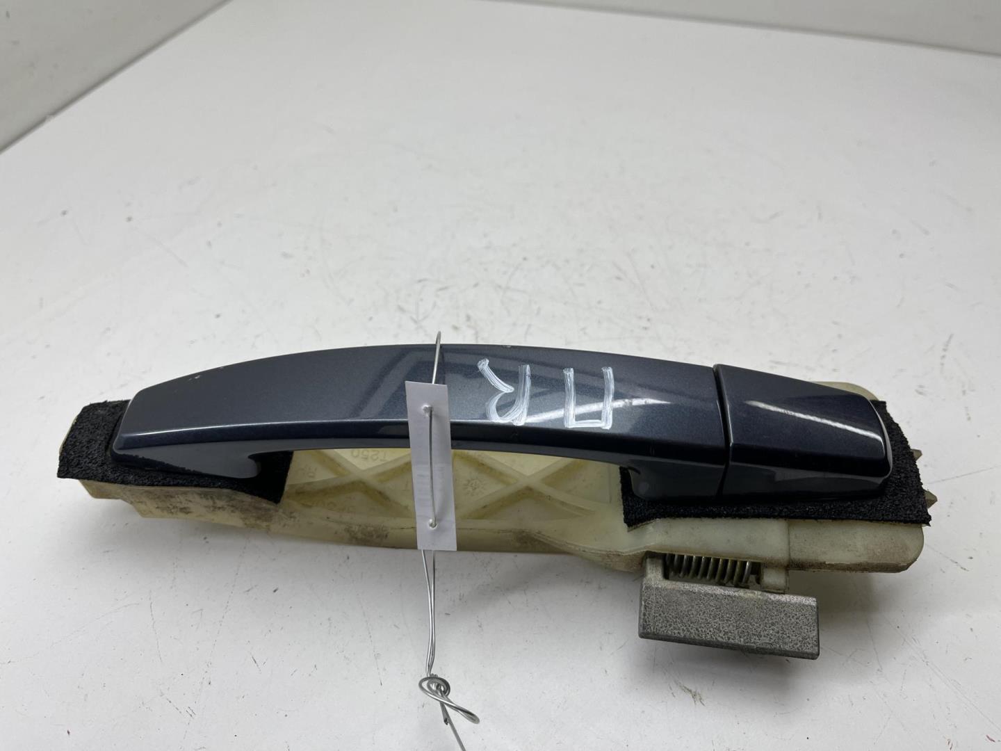 Ручка двери передней наружная правая