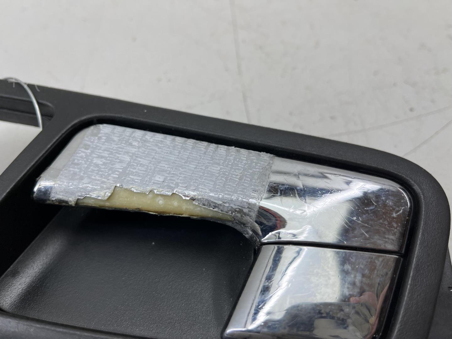 Ручка двери передней внутренняя левая