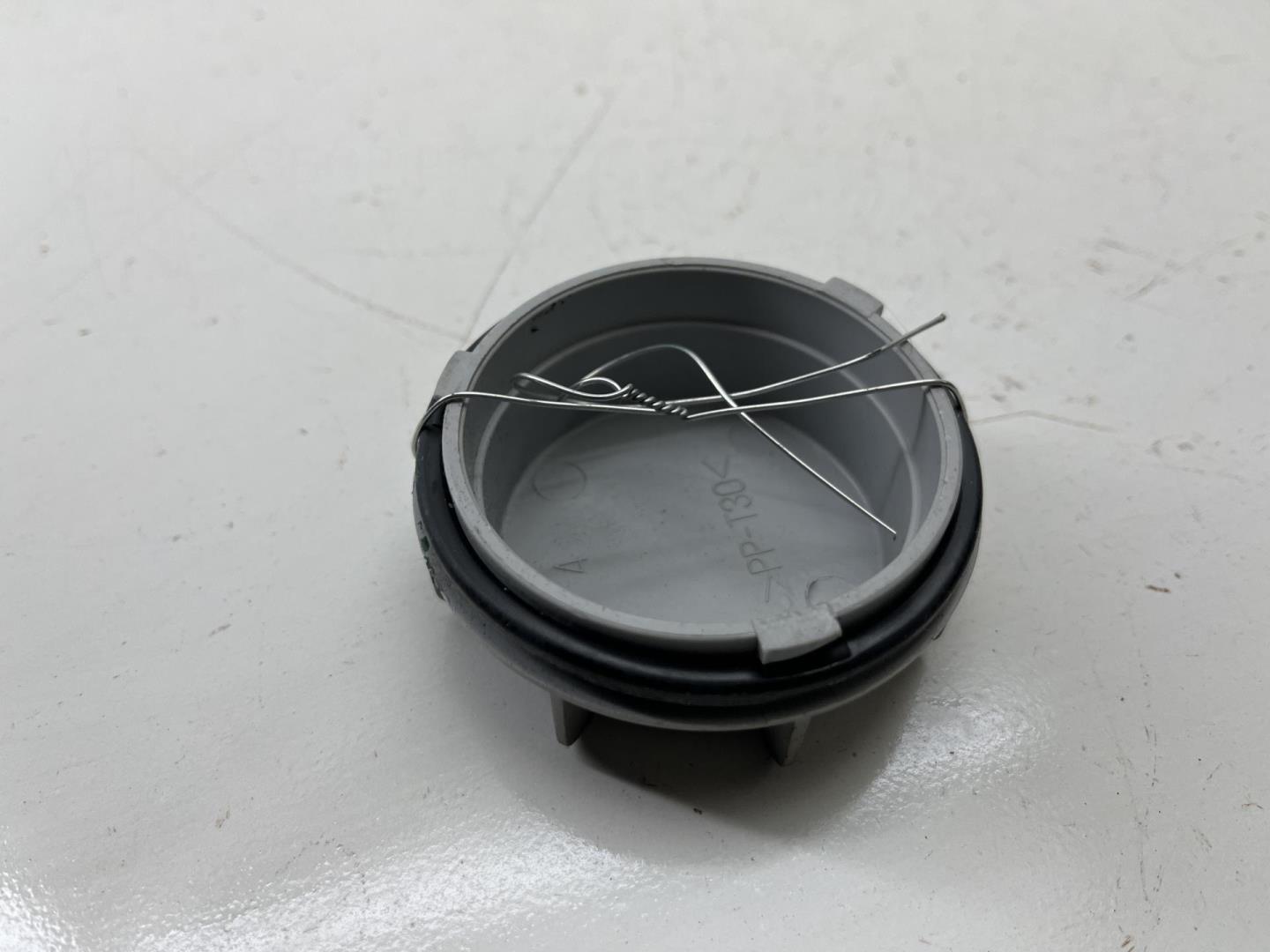 Крышка фары левой