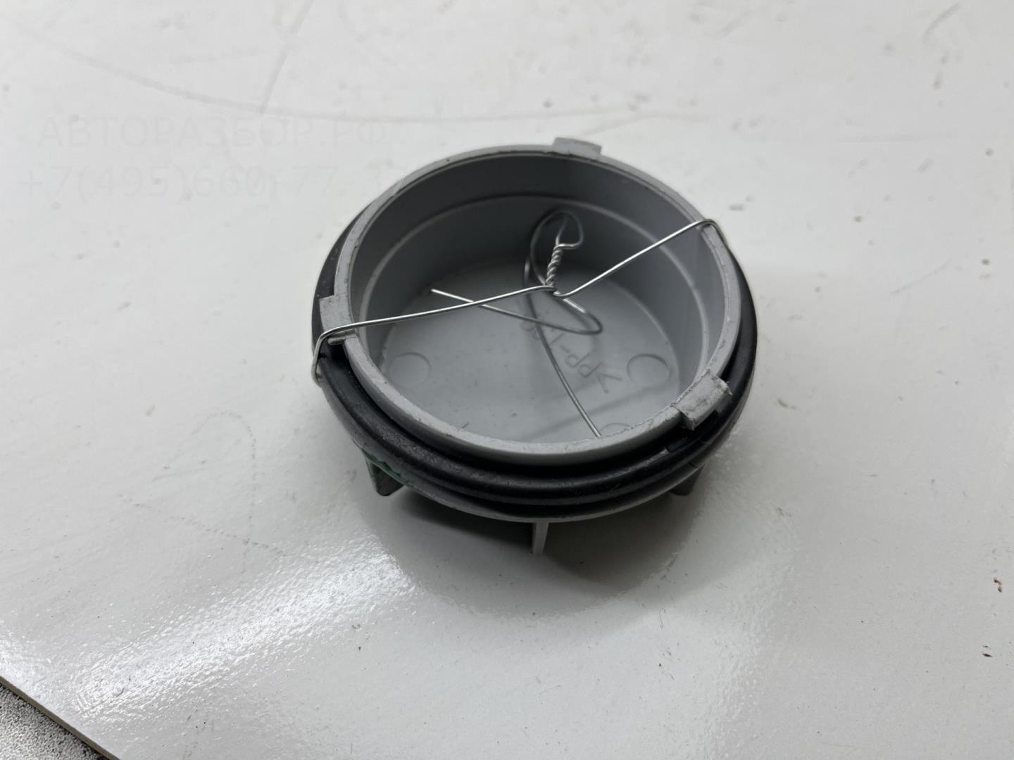 Крышка фары левой