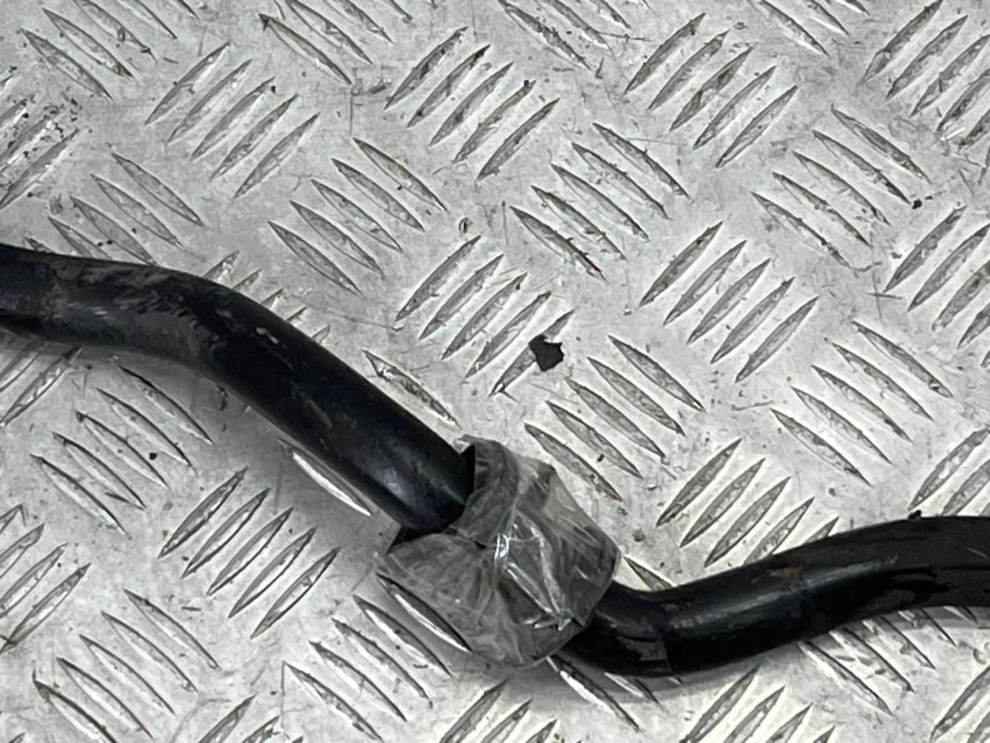 Стабилизатор передний