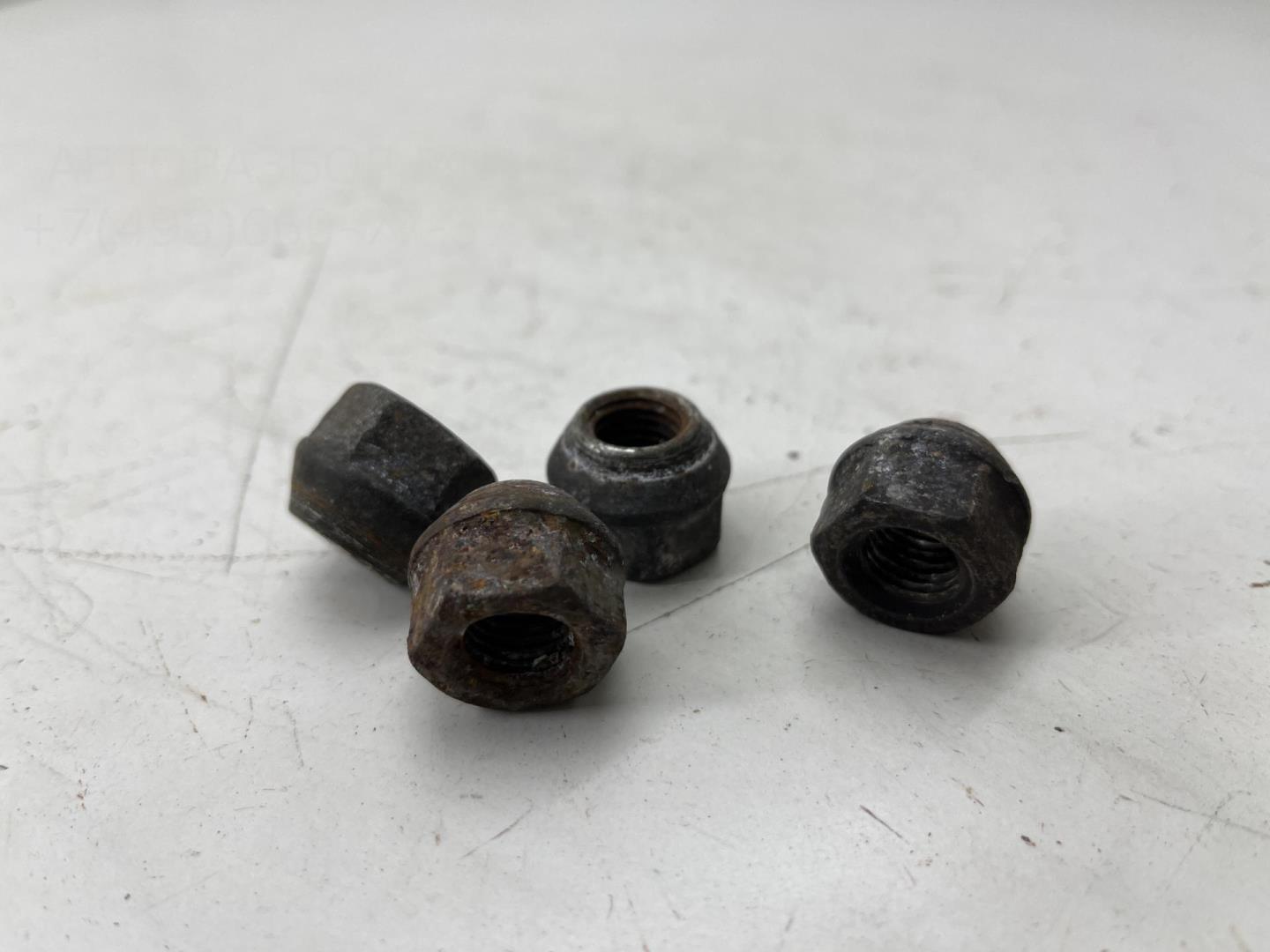 Болт колесный