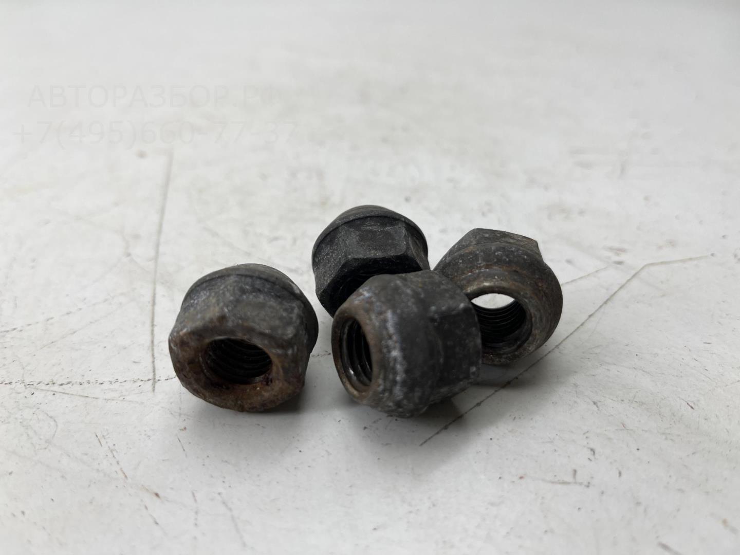 Болт колесный