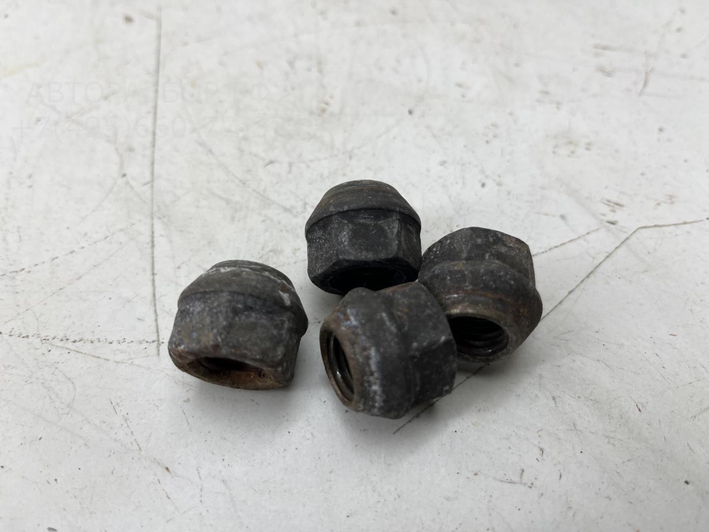 Болт колесный