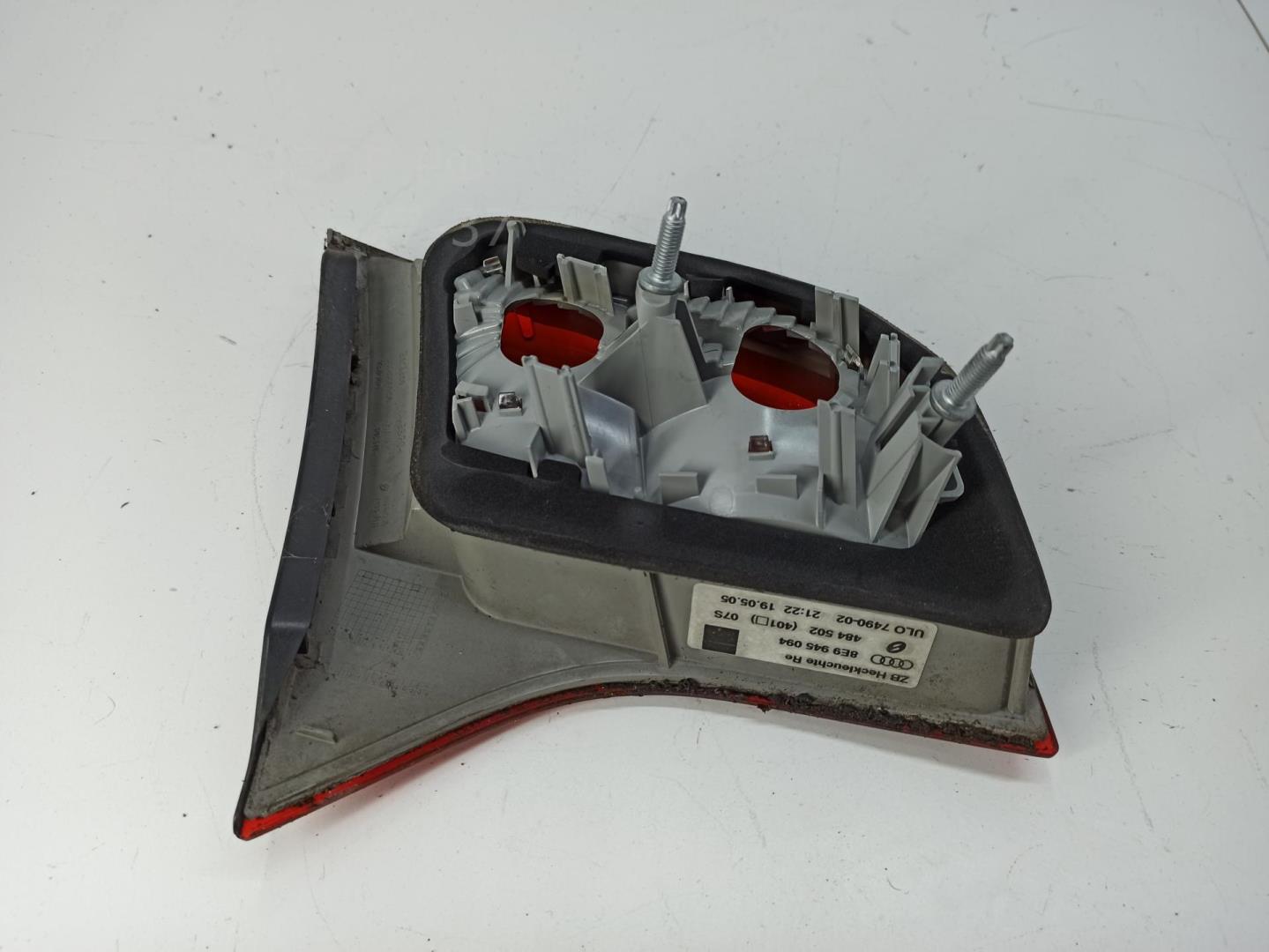 Фонарь задний внутренний правый