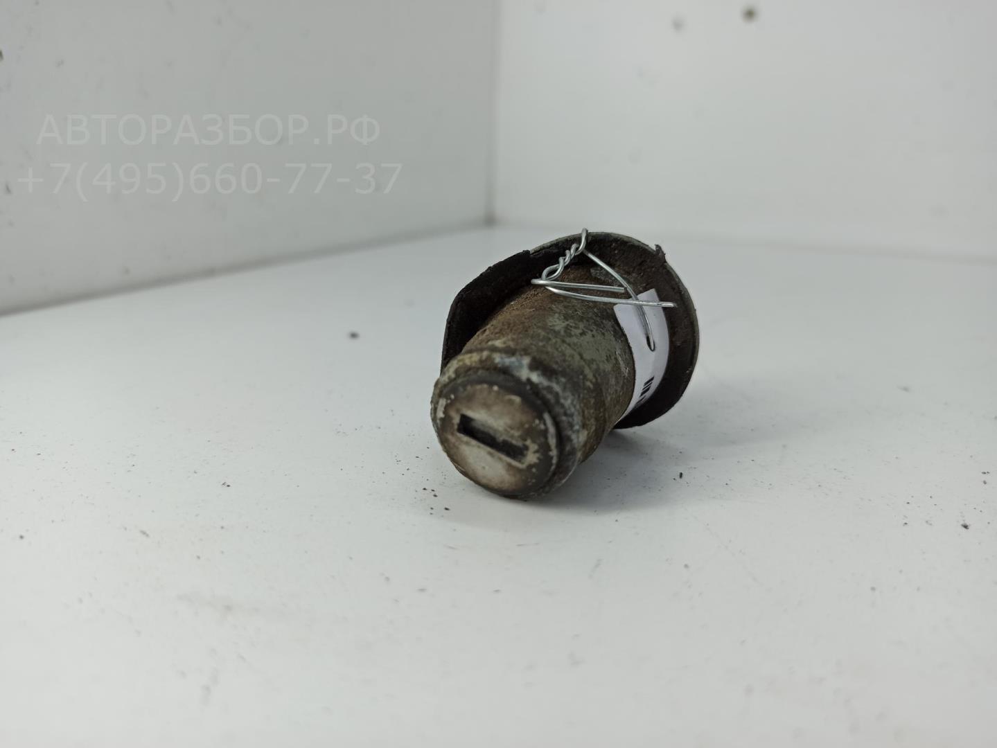 Вставка замка багажника